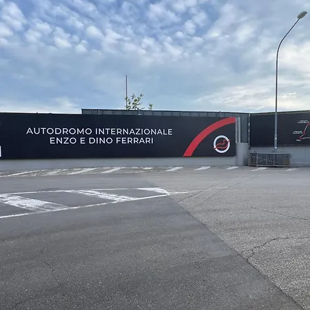 La Casa Di Giada A 3 Minuti Dal Casello Autostradale Di - Parcheggio Privato E Self Check-in 3* イーモラ