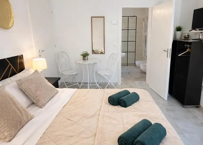 La Casa Di Giada - Vicino Autostrada Di - Self Check In H24 & Parcheggio Gratis 招待所 伊莫拉