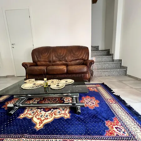 Konukevi La Casa Di Giada A 3 Minuti Dal Casello Autostradale Di - Parcheggio Privato E Self Check-in 3*