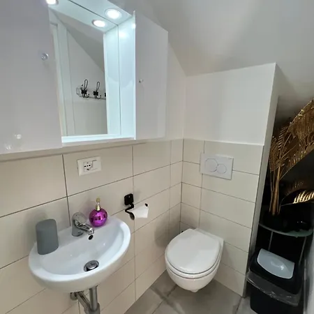 La Casa Di Giada - Self Check-in - Parcheggio Privato- Vicino Autostrada Di Vendégház 3*