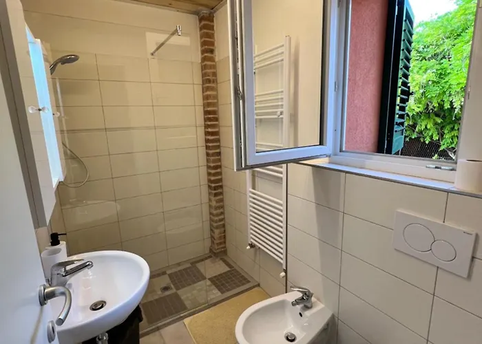 La Casa Di Giada - Self Check-in - Parcheggio Privato- Vicino Autostrada Di Vendégház 3*